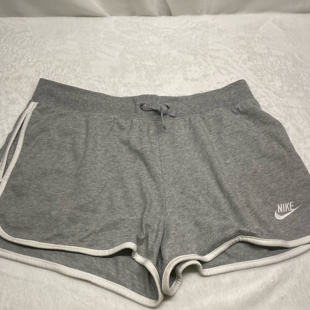 Nike Women's Sportswear Heritage Fleece Shorts in grey.  Size Large